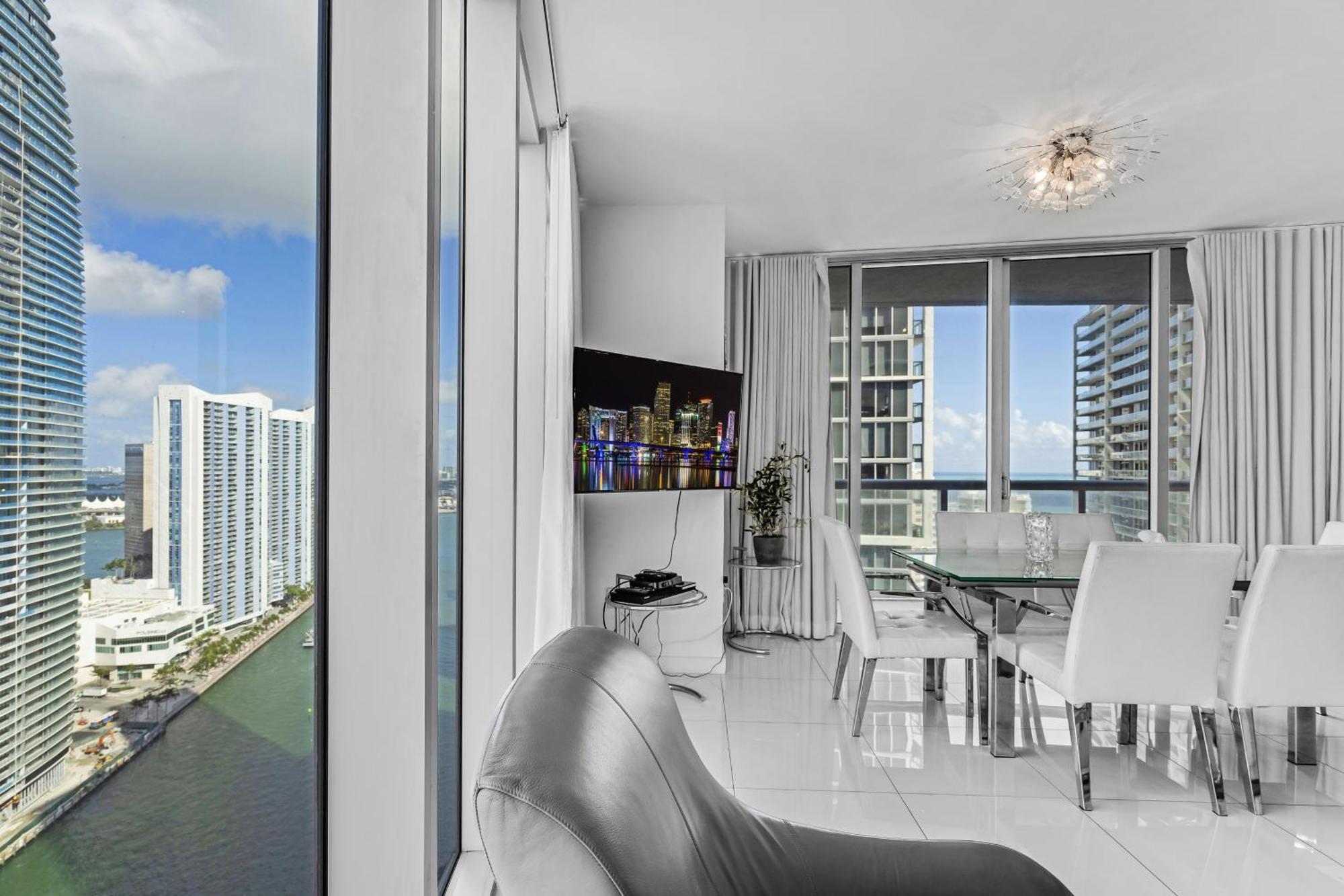 Luxurious Condo At Icon With Views ميامي المظهر الخارجي الصورة
