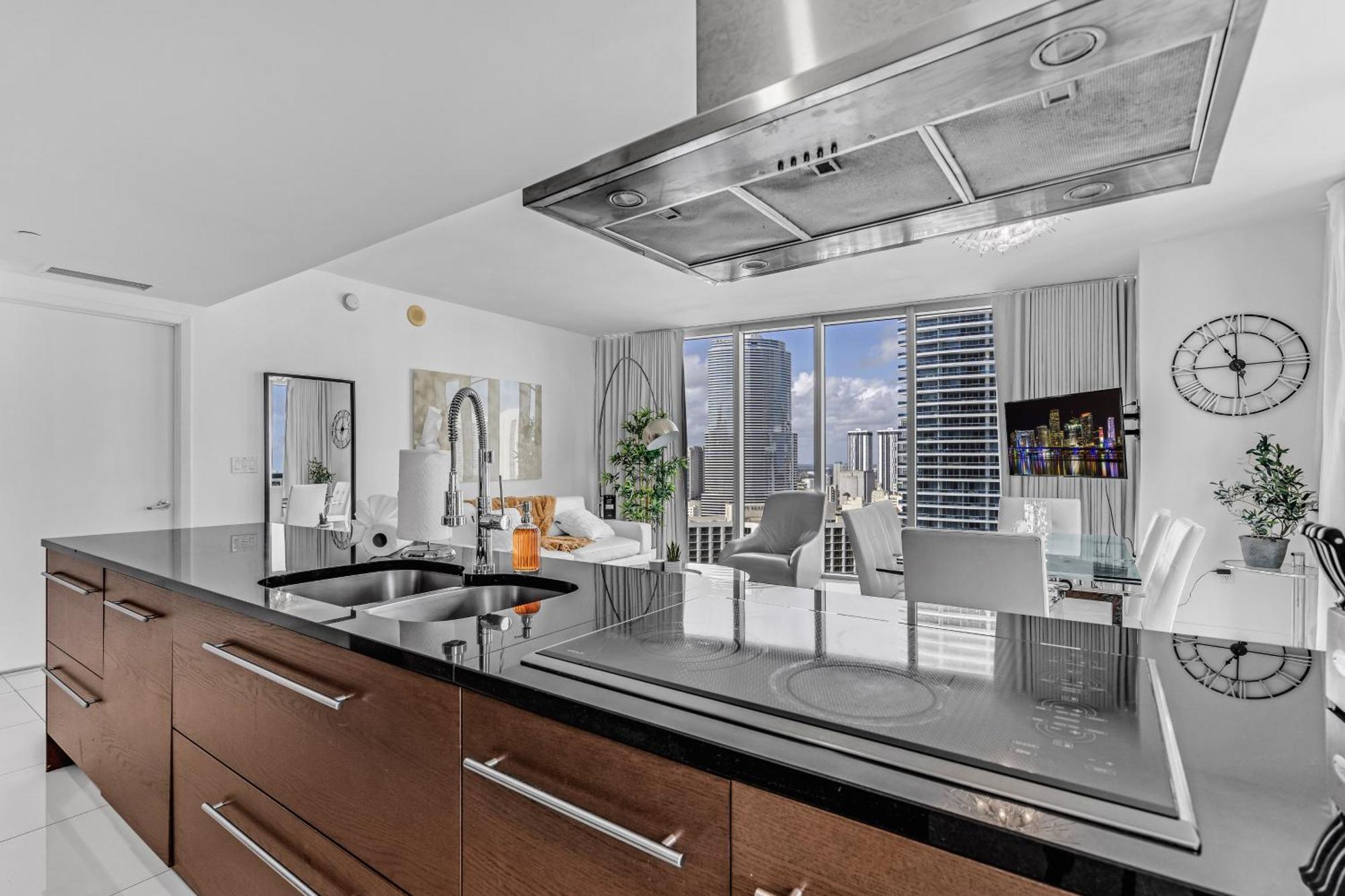 Luxurious Condo At Icon With Views ميامي المظهر الخارجي الصورة